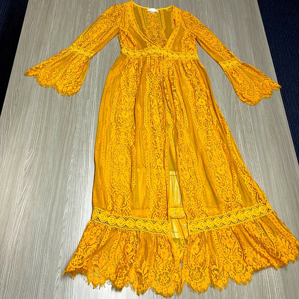 Duster with optional front button closure